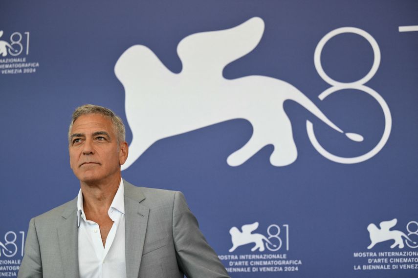 El actor George Clooney asiste al photocall de la película Wolfs presentada fuera de competición durante el 81º Festival Internacional de Cine de Venecia en el Lido de Venecia, el 1 de septiembre de 2024.