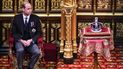 En esta foto de archivo tomada el 10 de mayo de 2022, el príncipe William, duque de Cambridge, se sienta junto a la Corona del Estado Imperial, en la Cámara de los Lores, durante la apertura estatal del Parlamento, en Londres.