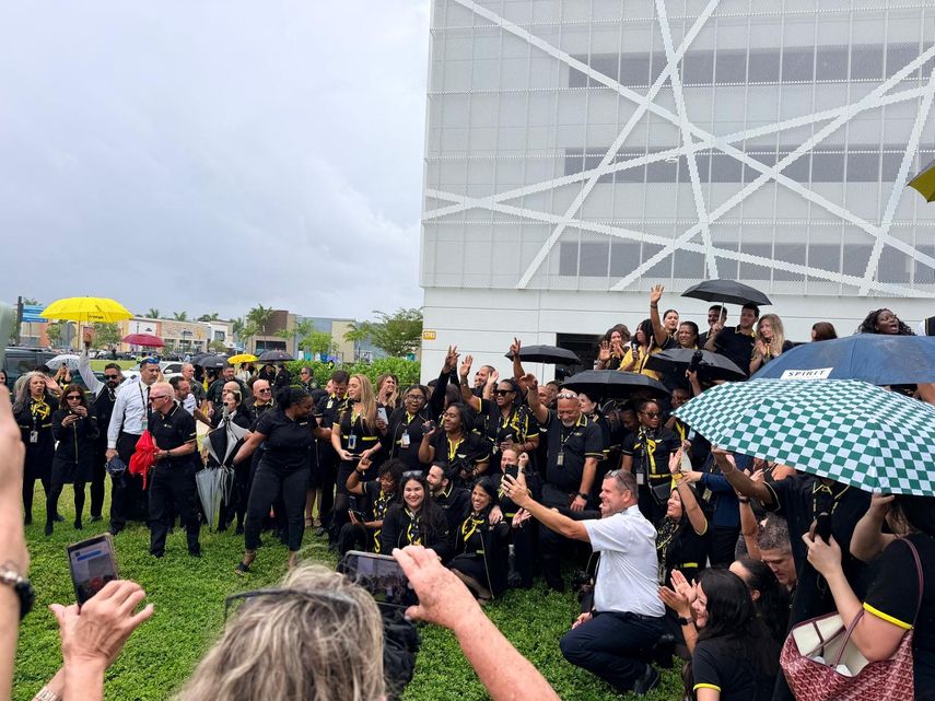 La reunión tuvo lugar frente a la sede corporativa de Spirit Airlines, ubicada en la 2800 Executive Way, en Dania Beach.