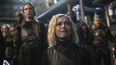 Los 100&nbsp;est&aacute; protagonizada por un grupo de j&oacute;venes actores encabezado por Eliza Taylor, Bob Morley, Marie Avgeropoulos, Christopher Larkin y Lindsey Morgan.