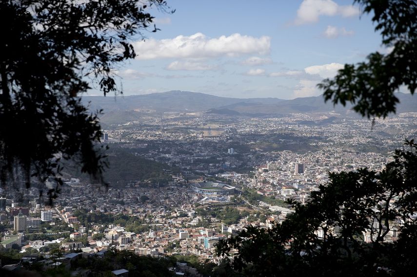 Vista de la ciudad de Tegucigalpa, capital de Honduras, desde el Parque Nacional Picacho, el 24 de agosto de 2019.