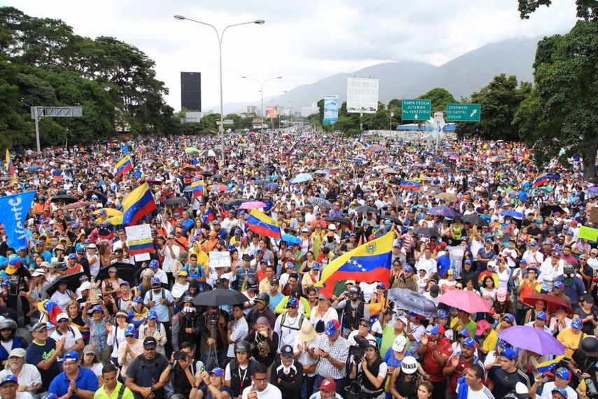 La oposición venezolana se movilizó este sábado en Caracas, para rechazar el posible juicio a la fiscal general, Luisa Ortega Díaz.