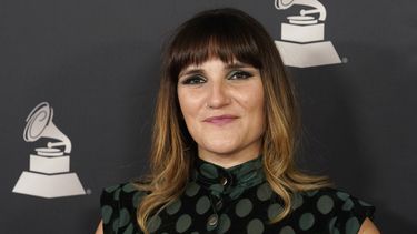 Rozalén llega a la gala de la Persona del Año de la Academia Latina de la Grabación en honor a Rubén Blades en el Mandalay Bay el 17 de noviembre de 2021, en Las Vegas.