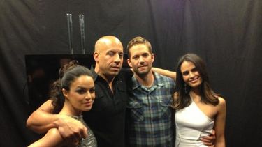 Los investigadores buscan determinar la causa del terrible accidente automovilístico donde murió Paul Walker, protagonista de la serie de películas Fast & Furious. (Twitter)