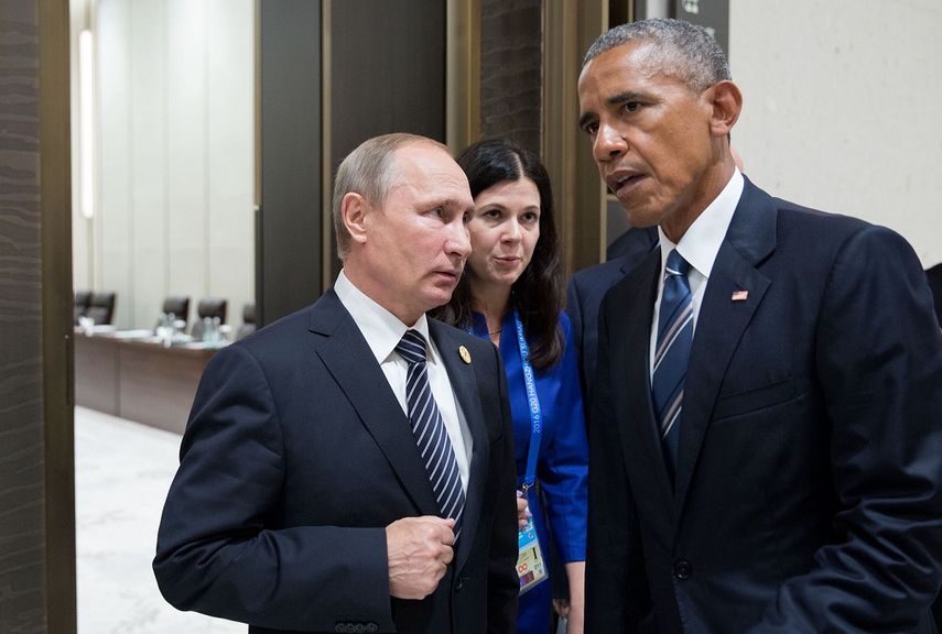 El presidente Obama conversa con el presidente de Rusia, Vladimir Putin, después de su reunión al margen de la Cumbre del G20 en Hangzhou, China.&nbsp;
