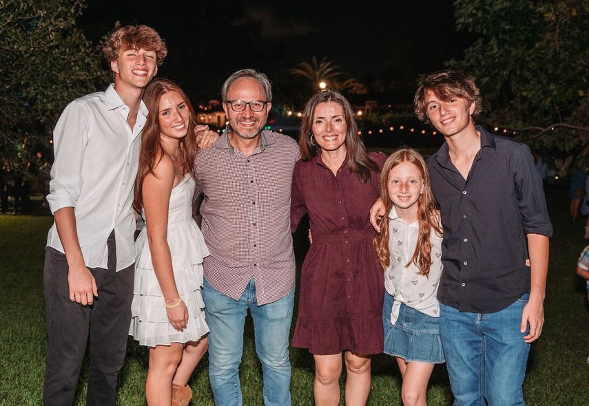 La familia de Nelson Hincapié: De izquierda a derecha, Samuel, Sarah, Nelson, Carolina, Salomé y Simón.