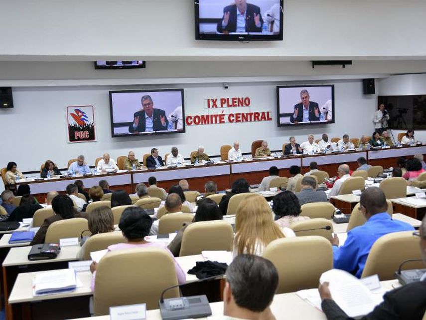 Una reunión del Comité Central del Partido Comunista de Cuba dirigido por Raúl Castro Ruz.