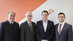 Los opositores venezolanos, Julio Borges, Antonio Ledezma y Carlos Vecchio, junto al español  Albert Rivera.