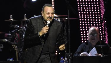 Pepe Aguilar actúa en la gala en honor a Maná como Persona del Año de la Academia Latina de la Grabación, el 14 de noviembre de 2018 en Las Vegas. Aguilar y su familia están listos para volver al ruedo en 2021 con la gira Jaripeo sin fronteras.