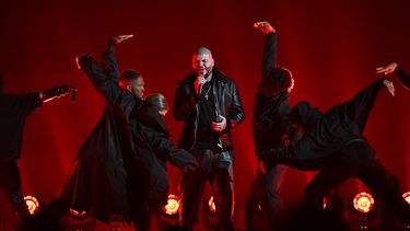 Farruko realizará el estreno del remix de su éxito Nazareno; además, presenta un adelanto del próximo sencillo Viaje en la ceremonia de los Latin Billboard 2022.&nbsp;