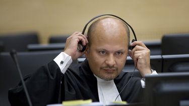 En esta foto del 4 de junio de 2007, el abogado británico Karim Khan asiste a una audiencia de la Corte Especial para Sierra Leona en La Haya, Holanda. Khan prestó juramento el miércoles 16 de junio de 2021 como fiscal jefe de la Corte Penal Internacional.&nbsp;