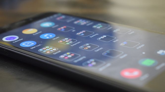 Informe revela que el régimen de Nicolás Maduro intercepta las comunicaciones realizadas a través de los teléfonos móviles.