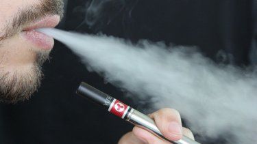 Los investigadores han descubierto también que vapear combinado con fumar cigarrillos era ocho veces más común en personas con cáncer de pulmón en comparación con el grupo de control de personas sin cáncer de pulmón.