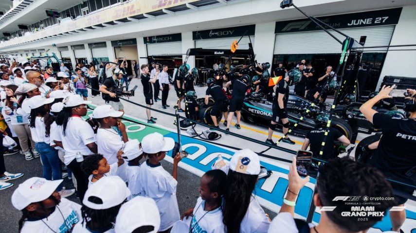 Los estudiantes de Miami disfrutaron de una experiencia inigualable de la mano de la Fórmula 1. Los estudiantes de Miami disfrutaron de una experiencia inigualable de la mano de la Fórmula 1.