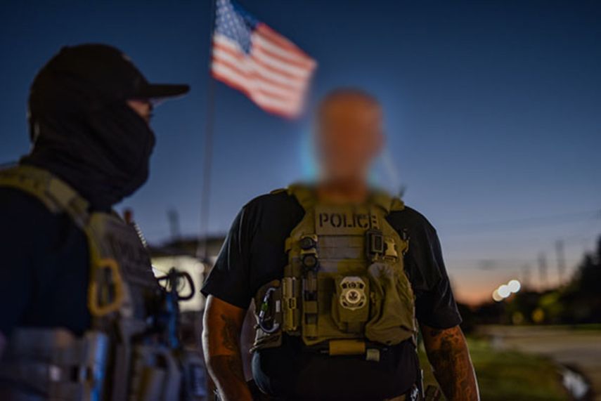ICE Houston arresta a más de 1.500 extranjeros con antecedentes penales, miembros de pandillas, fugitivos extranjeros e infractores de las leyes de inmigración durante una operación de 10 días.