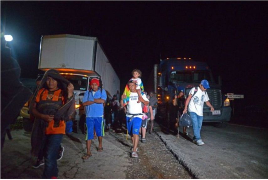 Caravana de migrantes intenta cruzar México de camino a Estados Unidos
