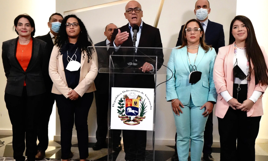 El presidente venezolano de la Asamblea Nacional, Jorge Rodríguez, habla durante una conferencia de prensa en la Ciudad de México, el sábado 25 de septiembre de 2021. Las conversaciones en México entre el gobierno de Venezuela y el gobierno de oposición del país se reanudaron el sábado.&nbsp;