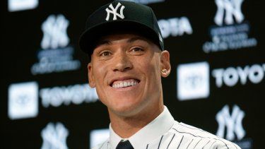 Aaron Judge, de los Yanquis de Nueva York, participa en una rueda de prensa en el Yankee Stadium, el miércoles 21 de diciembre de 2022.