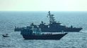 Foto suministrada por la Marina de EEUU de barcos interceptando un bote en aguas internacionales en el Golfo de Omán el 18 de enero de 2022. 