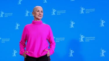 La actriz inglesa Helen Mirren asiste a una sesión de fotos de la película Golda presentada en la sección Berlinale Special Gala de la Berlinale, el primer gran festival de cine del año en Europa, el 20 de febrero de 2023 en Berlín.