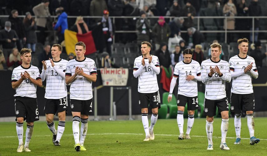 Los jugadores de Alemania tras vencer 4-0 a Bielorrusia en las eliminatorias de la Eurocopa en Moenchengladbach, Alemania, el s&aacute;bado 16 de noviembre de 2019.&nbsp;