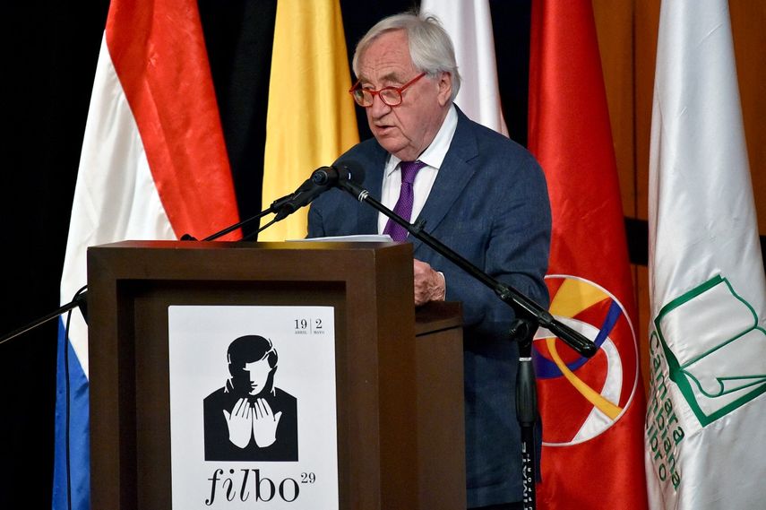 El novelista, poeta y periodista holandés Cees Nooteboom durante la inauguración de la XXIX Feria Internacional del Libro en Bogotá, Colombia, el 19 de abril de 2016.