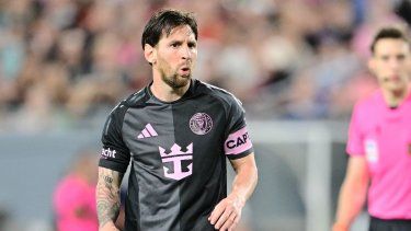 Lionel Messi del Inter Miami reacciona en el primer tiempo contra el Orlando City durante un partido de pretemporada en el Raymond James Stadium, el 14 de febrero de 2025, en Tampa, Florida.