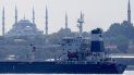 El buque mercante Razoni cruza el estrecho del Bósforo, en Estambul, Turquía, el 3 de agosto de 2022. 