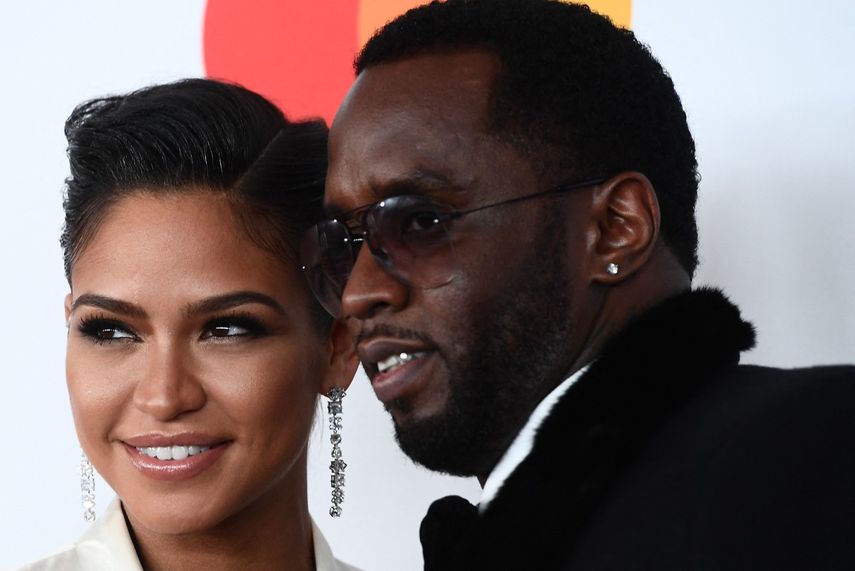 La cantante y modelo Cassie Ventura y el magnate del rap P Diddy (alias Sean Combs) llegan a la tradicional fiesta de Clive Davis en vísperas de la 60.ª edición de los Premios Grammy, el 28 de enero de 2018 en Nueva York.&nbsp;