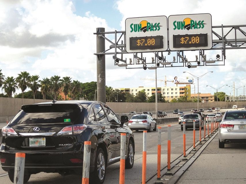  Para muchos residentes transitar por las autopistas se ha convertido en un lujo. (ARCHIVO)