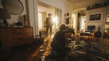 En esta imagen proporcionada por Netflix, Alejandro G. Iñárritu, izquierda, Daniel Giménez Cacho en el set de Bardo.&nbsp;