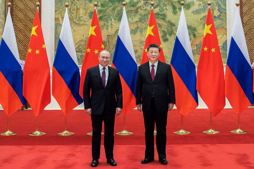 Los presidentes de Rusia, Vladimir Putin (izq) y China, Xi Jinping, posan para una foto durante un encuentro en Beijing el 4 de febrero del 2022.&nbsp;