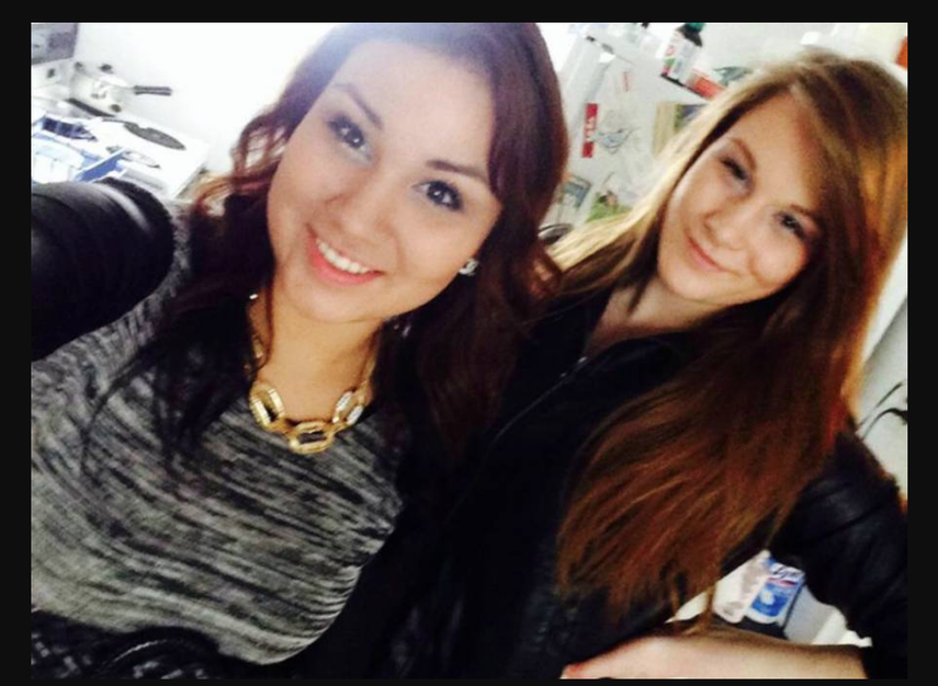 Cheyenne Antoine (izq)&nbsp; y Brittney Gargol (der) se tomaron una selfie antes de salir a celebrar. Esta imagen ayudó a la Policía a descubrir a la asesina.&nbsp;