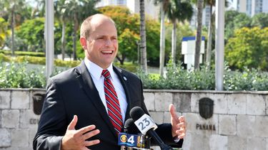 El exsenador floridano José Javier Rodríguez, en una actividad a favor de los venezolanos en los EEUU.