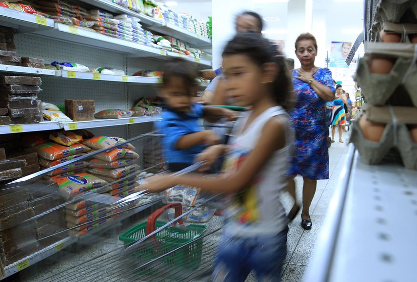 Venezolanos han pasado la frotera a Colombia para comprar alimentos 