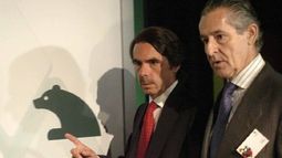Blesa era buen amigo del expresidente José María Aznar (1996-2004) y de su mano llegó a la dirección de Caja Madrid, una entidad pública que acumuló cuantiosas pérdidas, en especial con la crisis económica de la pasada década.