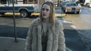Rachel Brosnahan en una escena de la película Im Your Woman.