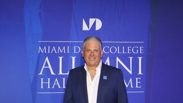 Miami Dade College honra a Nelson Albareda, CEO de Loud And Live.