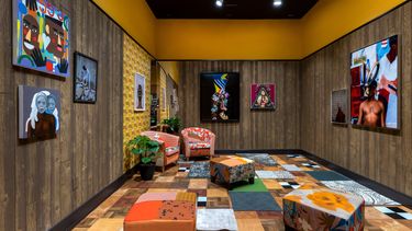 Una de las galer&iacute;as que contienen la instalaci&oacute;n de arte de&nbsp;Mickalene Thomas titulada Better Nights.&nbsp;