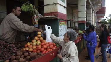 Para la mayoría de los cubanos, la situación económica, de vivienda y trabajo no alcanzan el aprobado (cinco puntos) en una escala del uno al diez