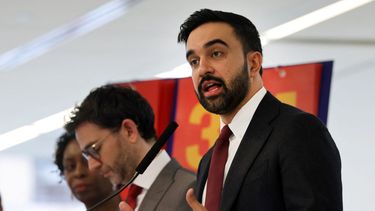 El alcalde de Nueva York, Zohran Mandani, habla en Gouverneur Health en Manhattan para anunciar una serie de nuevas medidas políticas relacionadas con la salud pública y los impuestos el 3 de febrero de 2026 en la ciudad de Nueva York.