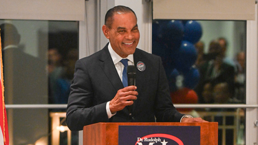 El Dr. Rudolph Moise, candidato al Congreso federal por el Distrito 20.