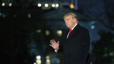 El presidente Donald Trump regresa a la Casa Blanca, en Washington, el domingo, 19 de enero del 2020.