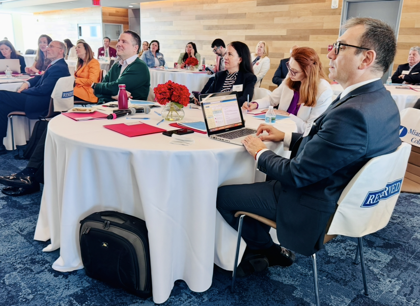 Autoridades y representantes comunitarios, entre ellos Marco Fraile, Carmen Jiménez Pérez y Belén Martínez Carbonell.