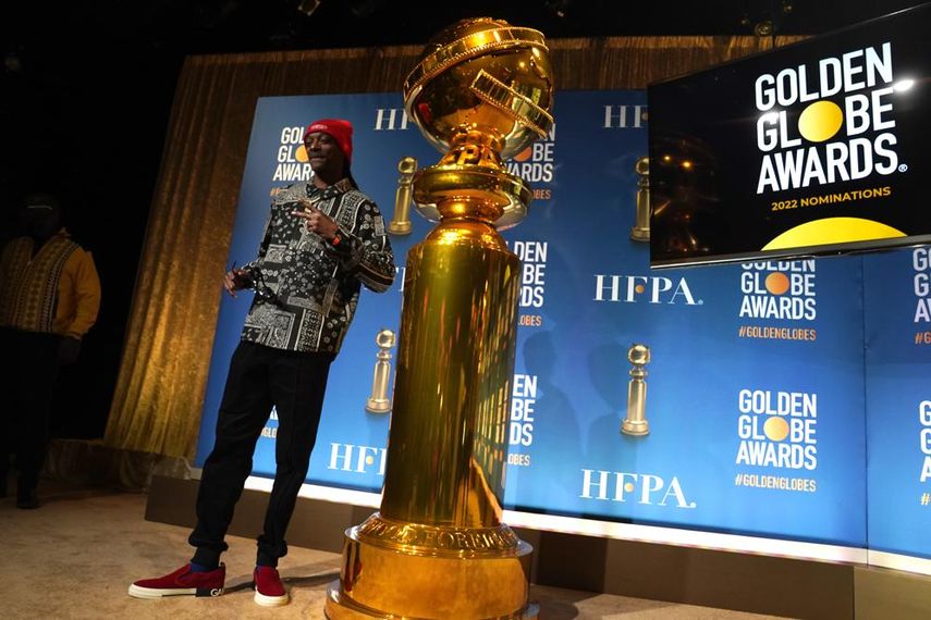 Snoop Dogg posa tras anunciar las nominaciones a la 79a entrega anual de los Globos de Oro, el lunes 13 de diciembre de 2021 en el hotel Beverly Hilton, en Beverly Hills, California. La ceremonia de premios será el domingo 9 de enero de 2022.