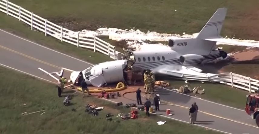 La aeronave no logró detenerse hasta que llegó a la calle Airport Road.