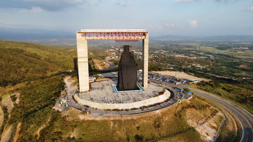 Monumento a la Divina Pastora, mirador turístico. Barquisimeto, Edo. Lara