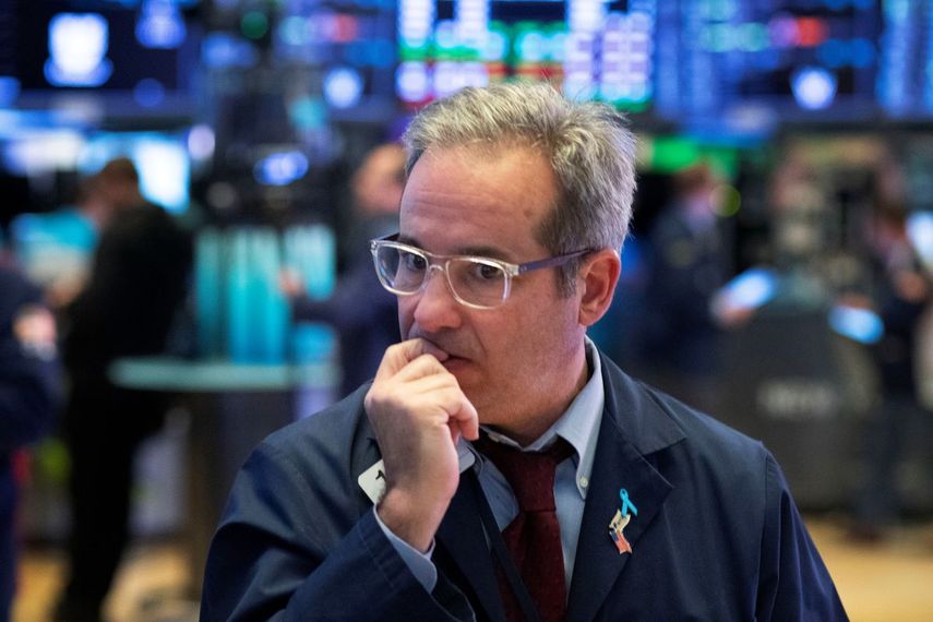 Un corredor se come las uñas de los nervios durante una sesión en la Bolsa de Nueva York. &nbsp; &nbsp;