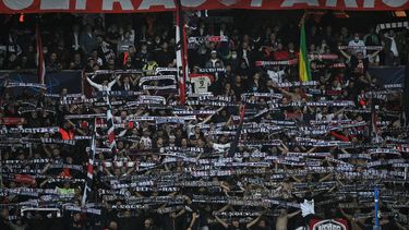 Aficionados del París Saint Germain (PSG) durante el juego de Champions League ante el Leipzig