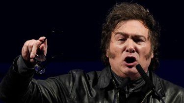 El presidente de Argentina, Javier Milei, se dirige a sus partidarios durante un mitin en Buenos Aires, Argentina, el sábado 28 de septiembre de 2024.